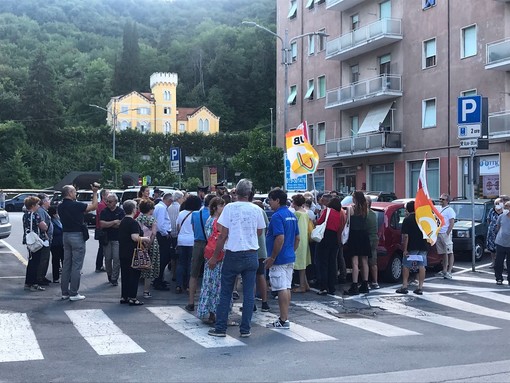 A Cairo fischi per Toti, il presidente della Regione contestato al grido di "Vergogna" (FOTO e VIDEO) A Cairo fischi per Toti, il presidente della Regione contestato al grido di "Vergogna" (FOTO e VIDEO)