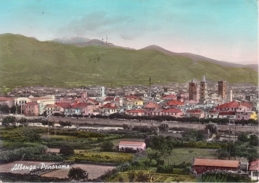 Albenga, viaggio nel passato: filmati e ricordi raccontano la città di ieri Albenga, viaggio nel passato: filmati e ricordi raccontano la città di ieri