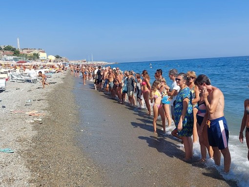 Golar Tundra, nasce l'appello per una nuova catena umana contro il rigassificatore Golar Tundra, nasce l'appello per una nuova catena umana contro il rigassificatore