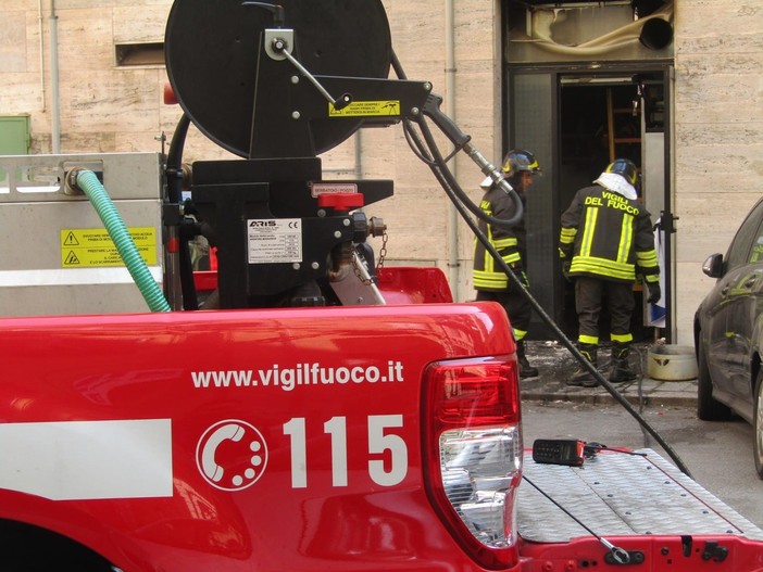 A fuoco la cappa di un ristorante: vigili del fuoco mobilitati a Savona (FOTO) A fuoco la cappa di un ristorante: vigili del fuoco mobilitati a Savona (FOTO)