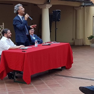 Il criminologo Stefano Padovano conquista il pubblico di Albenga