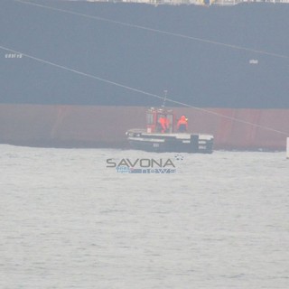 Esplosioni sulla Seajewel, controlli più stringenti: ispezione sulla carena della "Kmarin Resource"