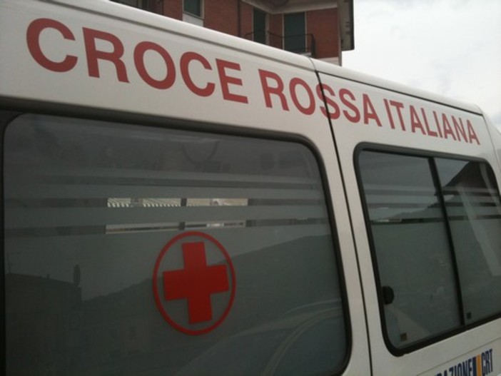 Croce Rossa di Loano, vendita di calendari e panettoni per aiutare le famiglie in difficoltà