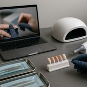 Formazione nails accessibile e moderna: perché il corso di onicotecnica online si adatta alla vita di tutti i giorni