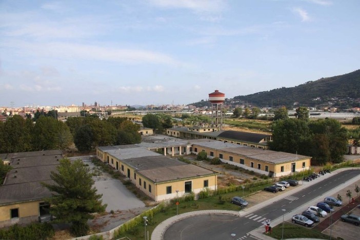 “Nessun profugo in arrivo alla caserma Piave. Prima di creare allarmismo basterebbe informarsi” il sindaco di Albenga Giorgio Cangiano fa chiarezza “Nessun profugo in arrivo alla caserma Piave. Prima di creare allarmismo basterebbe informarsi” il sindaco di Albenga Giorgio Cangiano fa chiarezza