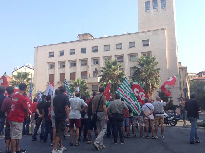 Lavoratori Piaggio in corteo a Savona: "No agli esuberi"