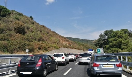 Venerdì in A10 da bollino rosso: in direzione Savona pomeriggo con imponenti rallentamenti