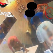 Albenga, tentata rapina a mano armata in un locale, arrestati i due presunti responsabili (VIDEO) Albenga, tentata rapina a mano armata in un locale, arrestati i due presunti responsabili (VIDEO)