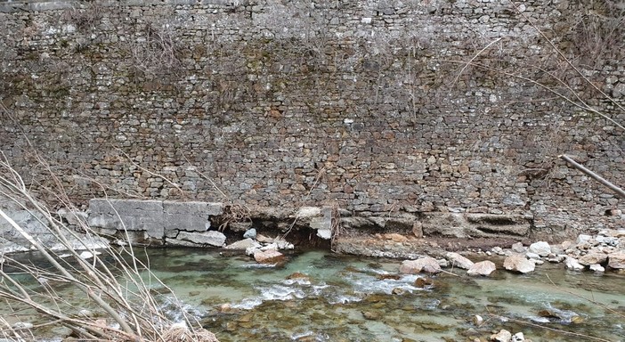 Provincia, intervento in somma urgenza per cedimento strada lungo la Sp 51 "Bormida di Millesimo" Provincia, intervento in somma urgenza per cedimento strada lungo la Sp 51 "Bormida di Millesimo"