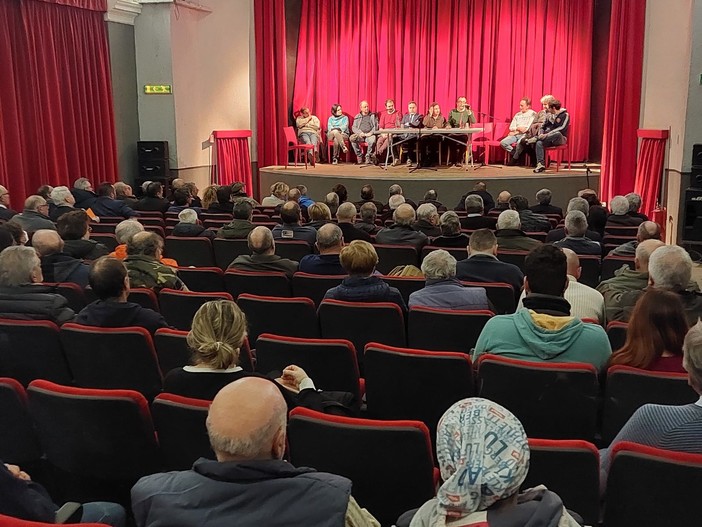 Sassello, consiglio comunale sulla peste suina. Assessore Piana: "Gestione fatta con malanimo. Ci vuole uno scatto d'orgoglio per cambiare chi ricopre posizioni verticistiche" (FOTO)