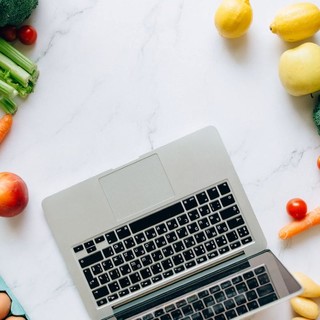 Illuminando il cammino verso una sana alimentazione: Scopri i corsi online di nutrizione della Scuola di Nutrizione Salernitana