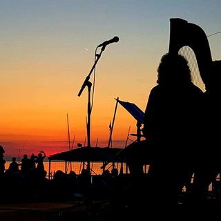Loano, sul Molo Kursaal due "Concerti all'alba" con il duo 2Vintage