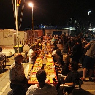 Oltre 100 persone alla cena sociale della Compagnia di San Pietro a Finalmarina (FOTOgallery)