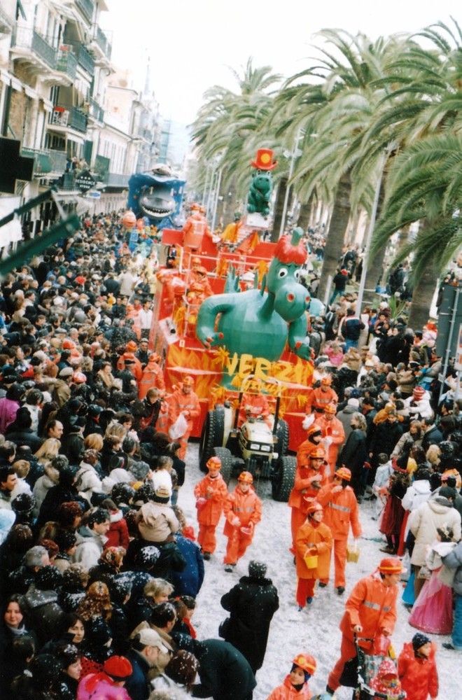 Loano si prepara alla sfilata dei carri di carnevale Loano si prepara alla sfilata dei carri di carnevale