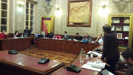 Un terzo dei vigili di Finale chiede il trasferimento, querelle in consiglio comunale:"Grave che non si sia sospeso la seduta per far parlare i sindacati" Un terzo dei vigili di Finale chiede il trasferimento, querelle in consiglio comunale:"Grave che non si sia sospeso la seduta per far parlare i sindacati"