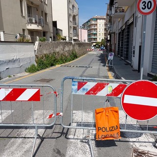Savona, cede la strada in via Natarella a Legino, la polizia locale chiude il tratto