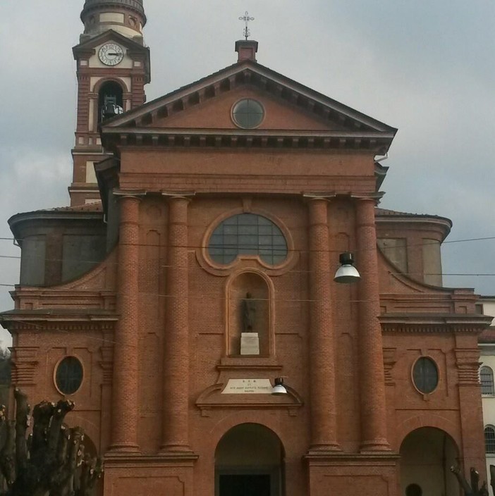 Carcare, la solidarietà diventa azionariato popolare: "Acquista una tegola" per restaurare il tetto della chiesa Carcare, la solidarietà diventa azionariato popolare: "Acquista una tegola" per restaurare il tetto della chiesa