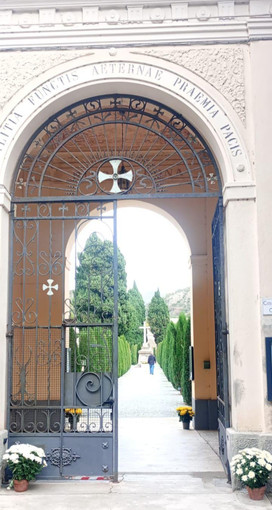 Albisola, ok unanime al nuovo regolamento di polizia mortuaria e dei servizi cimiteriali