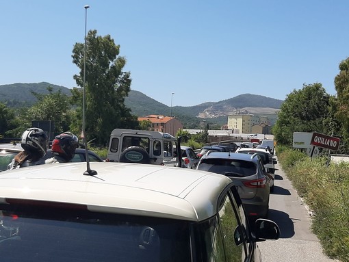 Vado, i lavori sulla strada di scorrimento mandano in tilt la viabilità. Gli automobilisti: “Non bastava la coda in autostrada” (Foto e Video) Vado, i lavori sulla strada di scorrimento mandano in tilt la viabilità. Gli automobilisti: “Non bastava la coda in autostrada” (Foto e Video)