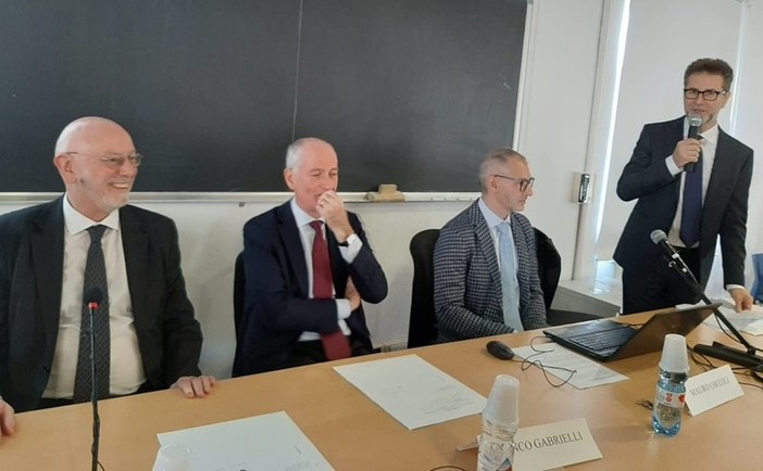 Convegno sulla sicurezza a Savona, il Capo della Polizia Gabrielli: "Tema delicato, non deve essere materia di campagna elettorale" (FOTO e VIDEO)