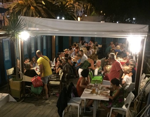 Savona, successo per la serata di beneficenza ai Bagni Cavour: 2 mila euro raccolti per i terremotati