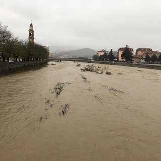 Cairo, frane in località Chiappella e lungo la strada dei Pastoni. Allagato il piano interrato dell'ITIS. Due famiglie evacuate