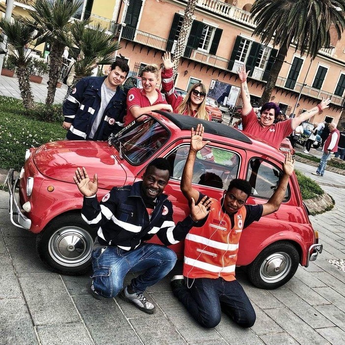"Tu sporchi la divisa che indossi", offeso a Loano un migrante volontario della Croce Rossa "Tu sporchi la divisa che indossi", offeso a Loano un migrante volontario della Croce Rossa
