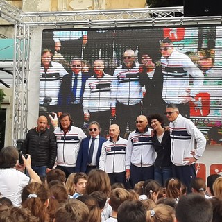 Savona, Piazza Sisto diventa una palestra a cielo aperto grazie a "Un Campione per amico" (FOTO e VIDEO)