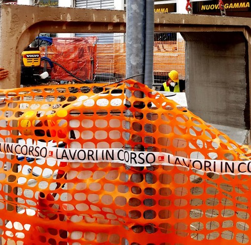 Celle, probabilmente entro 10 giorni verranno tolti i 5 semafori sul rio S. Brigida: il cantiere rimarrà fino al 22 dicembre Celle, probabilmente entro 10 giorni verranno tolti i 5 semafori sul rio S. Brigida: il cantiere rimarrà fino al 22 dicembre