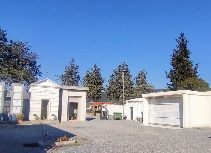 Iniziativa green per i cimiteri di Andora: parte il progetto per l’installazione di pannelli fotovoltaici per l’illuminazione votiva Iniziativa green per i cimiteri di Andora: parte il progetto per l’installazione di pannelli fotovoltaici per l’illuminazione votiva
