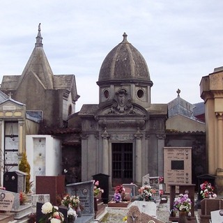 Albenga, ladri di fiori al cimitero di Lusignano: la segnalazione corre sui social