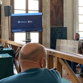 Pedonalizzazioni a Savona, in Comune parola ai residenti e ai commercianti: "Qual è il vantaggio che la giunta ha visto? Tolto un 50% del commercio"