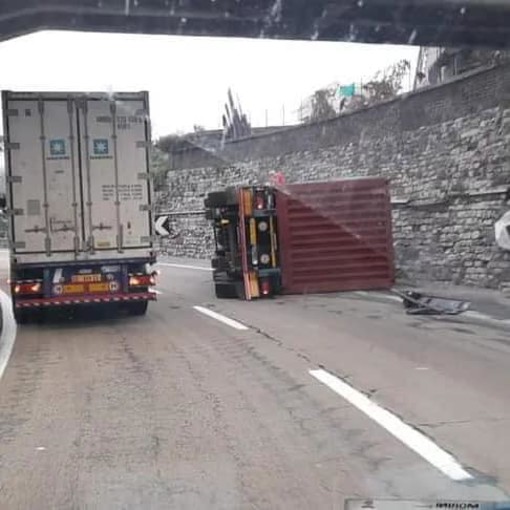 Foto dal gruppo Facebook 'Autostrade chiare'