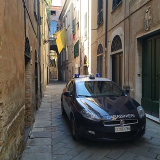 Albenga, fornitore di droga arrestato dai carabinieri: era ai domiciliari in un'abitazione in via Roma
