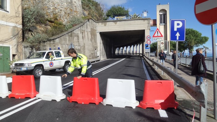 Smottamento tra Noli e Spotorno: Aurelia chiusa (FOTO e VIDEO)