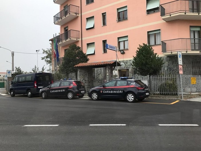 Coppia aggredita a Cairo Medievale, uno degli assalitori colpisce con un pugno un carabiniere: arrestato Coppia aggredita a Cairo Medievale, uno degli assalitori colpisce con un pugno un carabiniere: arrestato