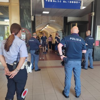 Alassio, controlli congiunti delle forze dell'ordine presso la stazione ferroviaria