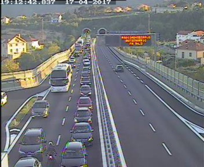 Autostrade: traffico ancora intenso a causa dei rientri