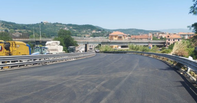 Superstrada Savona-Vado, Russo attacca sui ritardi: "La tempistica annunciata non è stata rispettata" Superstrada Savona-Vado, Russo attacca sui ritardi: "La tempistica annunciata non è stata rispettata"