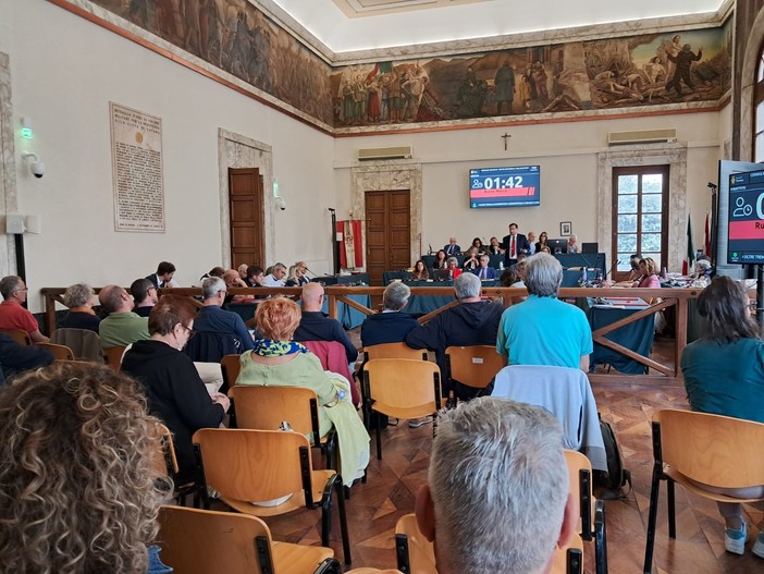 Savona, pedonalizzazione di corso Italia, Becco: "Valuteremo la proposta di referendum". Ma è scontro in consiglio