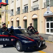 Albenga. Ubriaco minaccia i passanti con una pistola giocattolo camuffata: arrestato un 40enne