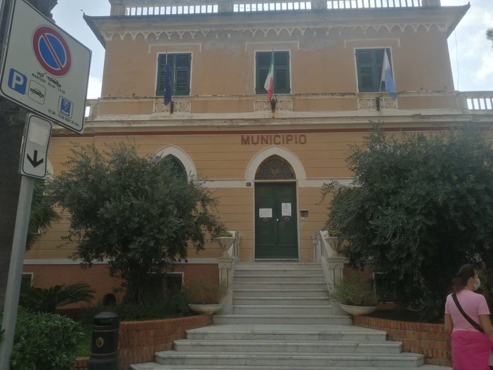 Spotorno, un bando da 150 mila euro per sostenere le attività commerciali più colpite dall'emergenza Covid