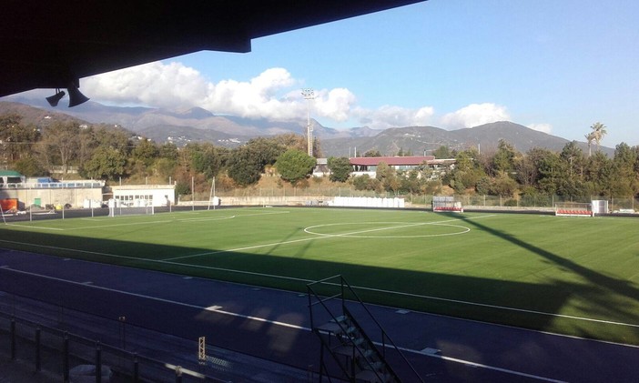 Stadio Olmo di Celle Ligure: terminato il rifacimento del campo da calcio in erba sintetica (FOTO)