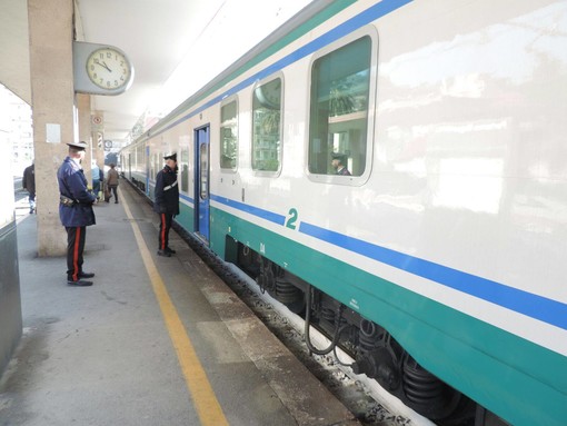 Rissa alla stazione di Varazze, pare che lo scontro abbia coinvolto un gruppo di senegalesi ed uno di italiani Rissa alla stazione di Varazze, pare che lo scontro abbia coinvolto un gruppo di senegalesi ed uno di italiani