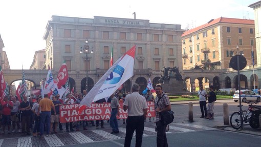 Operai Piaggio Aerospace a Savona (immagine di repertorio) Operai Piaggio Aerospace a Savona (immagine di repertorio)