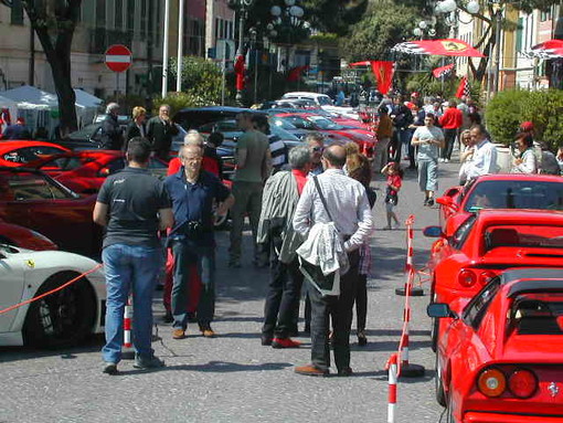 Successo per il 18° Raduno Ferrari e Auto d'Epoca di Celle Ligure