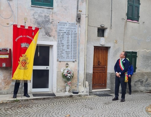 Calizzano celebra il 25 aprile, posizionata nuova stele in memoria dei partigiani (FOTO)