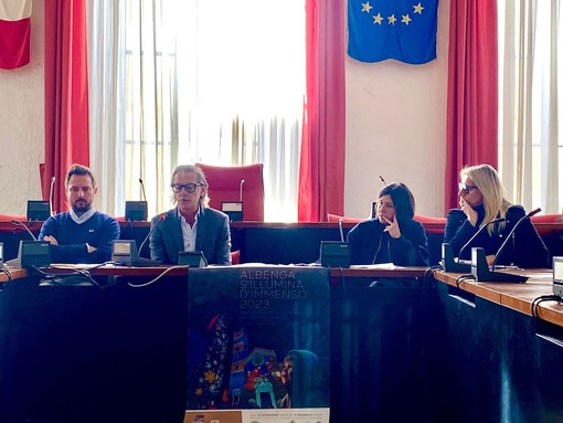 Albenga s’illumina d’immenso 2023: si accende il Natale nella Città delle Torri Albenga s’illumina d’immenso 2023: si accende il Natale nella Città delle Torri