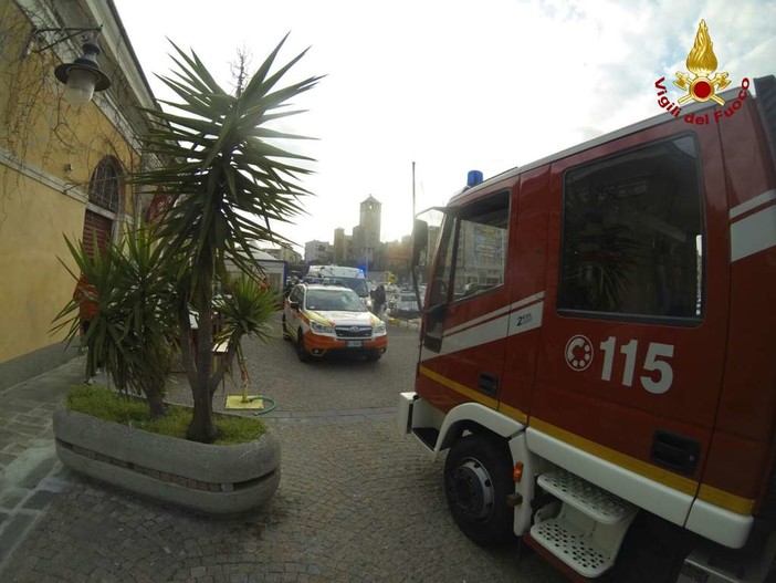 Cade con lo scooter in un dirupo ad Andora: soccorsa da 118 e vigili del fuoco