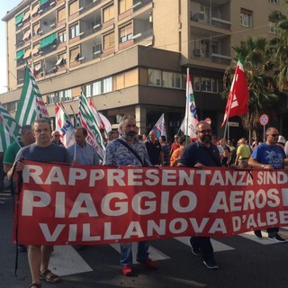 Immagine di repertorio: uno dei recenti cortei di protesta dei dipendenti Piaggio Aerospace